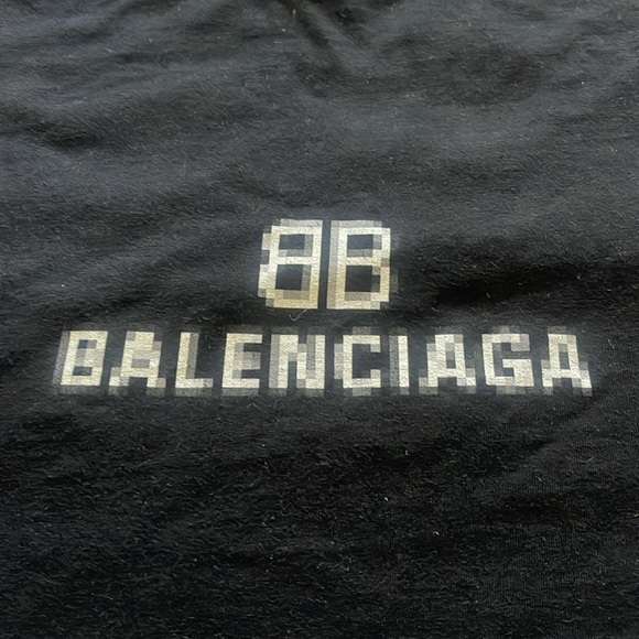 Authentic Balenciaga T-shirt - Picture 2 of 4